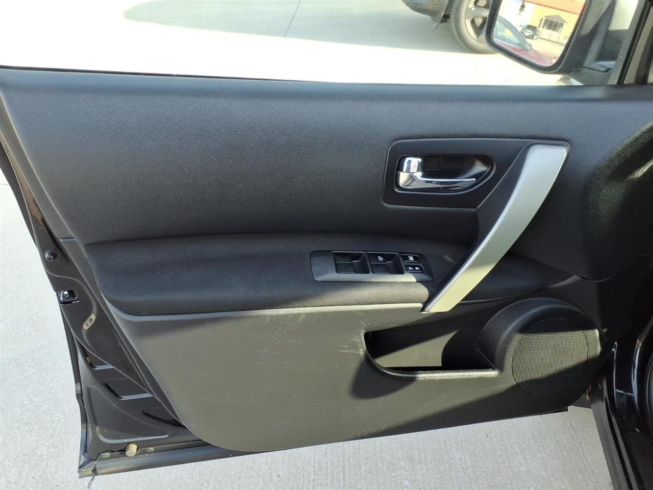 Nissan Rogue SV AWD 2011