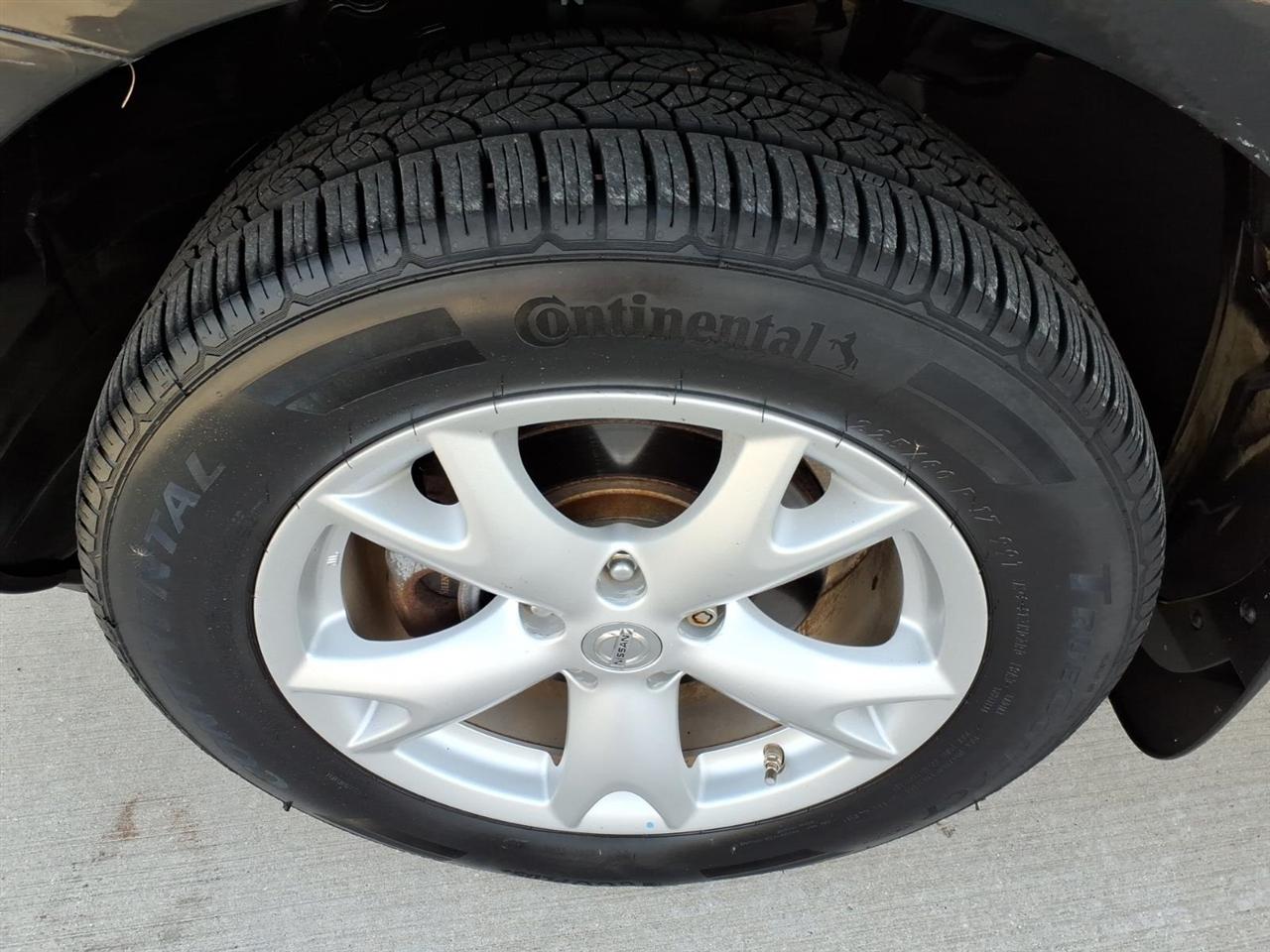 Nissan Rogue SV AWD 2011