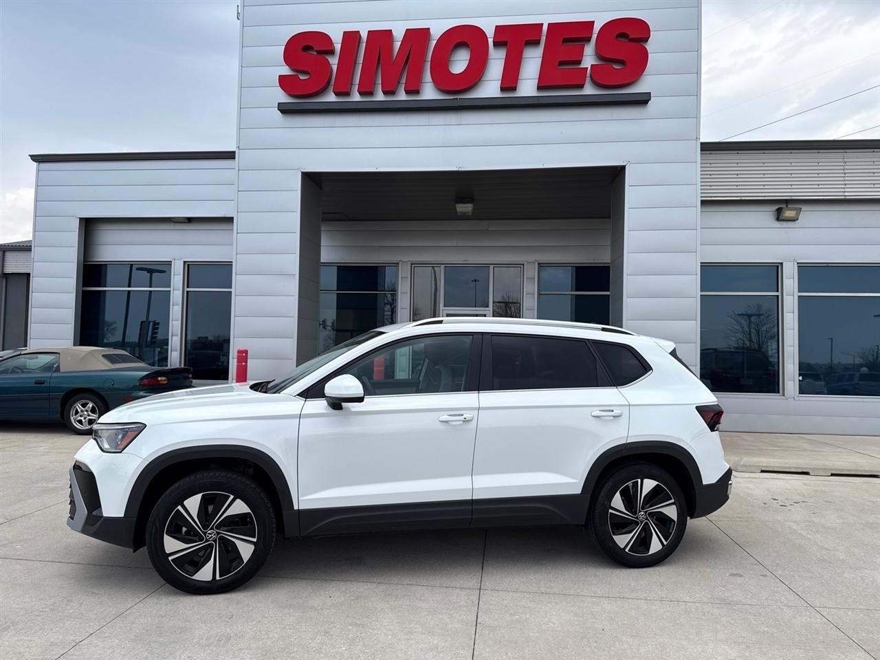 2025 Volkswagen Taos SE 4Motion