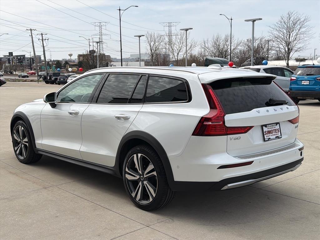 Volvo V60 Cross Country B5 Plus 2025