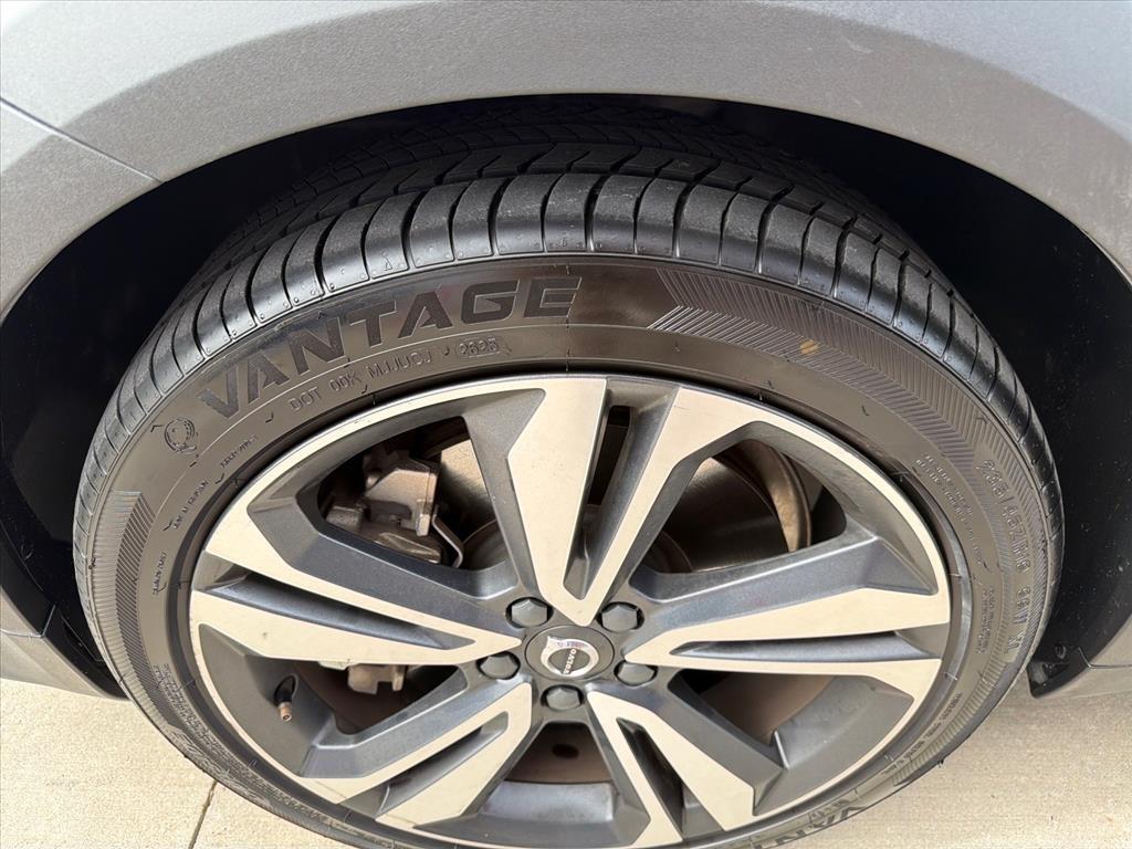 Volvo V60 Cross Country B5 Plus 2025