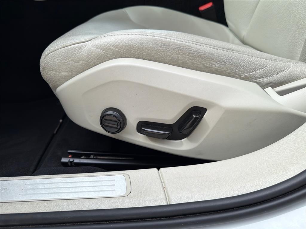 Volvo V60 Cross Country B5 Plus 2025