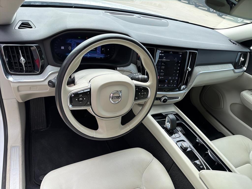 Volvo V60 Cross Country B5 Plus 2025