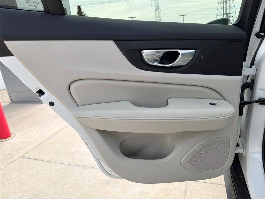 Volvo V60 Cross Country B5 Plus 2025