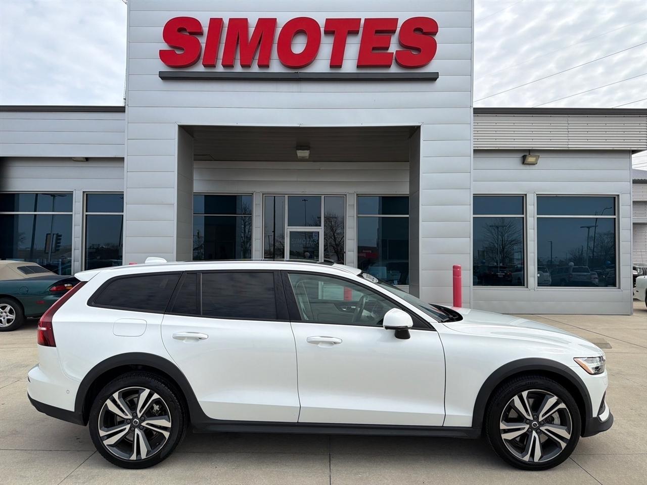 2025 Volvo V60 Cross Country B5 Plus