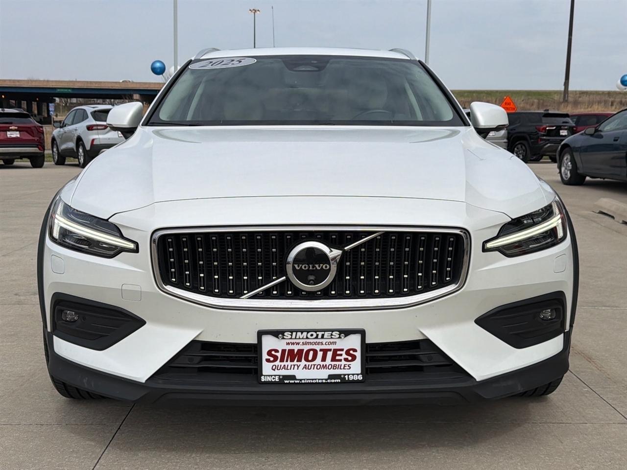 Volvo V60 Cross Country B5 Plus 2025