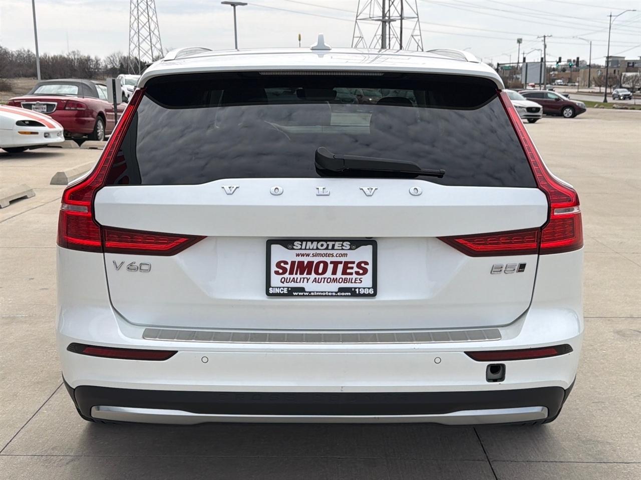 Volvo V60 Cross Country B5 Plus 2025