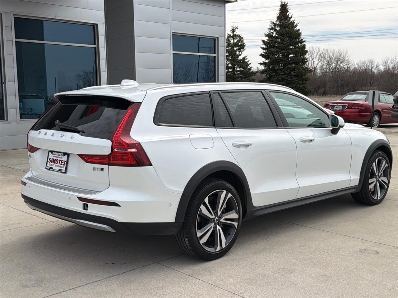 Volvo V60 Cross Country B5 Plus 2025