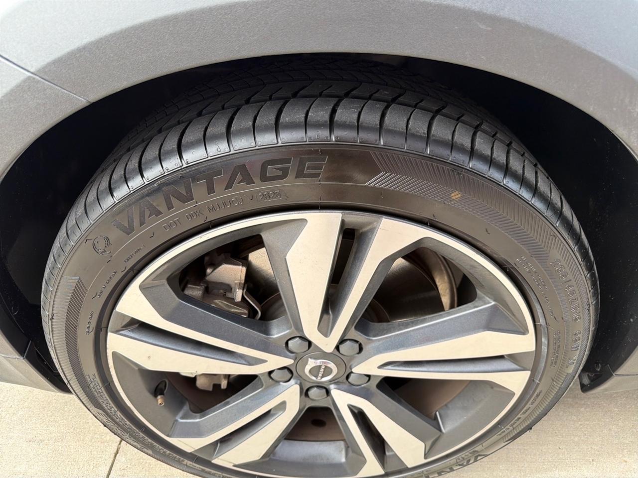 Volvo V60 Cross Country B5 Plus 2025