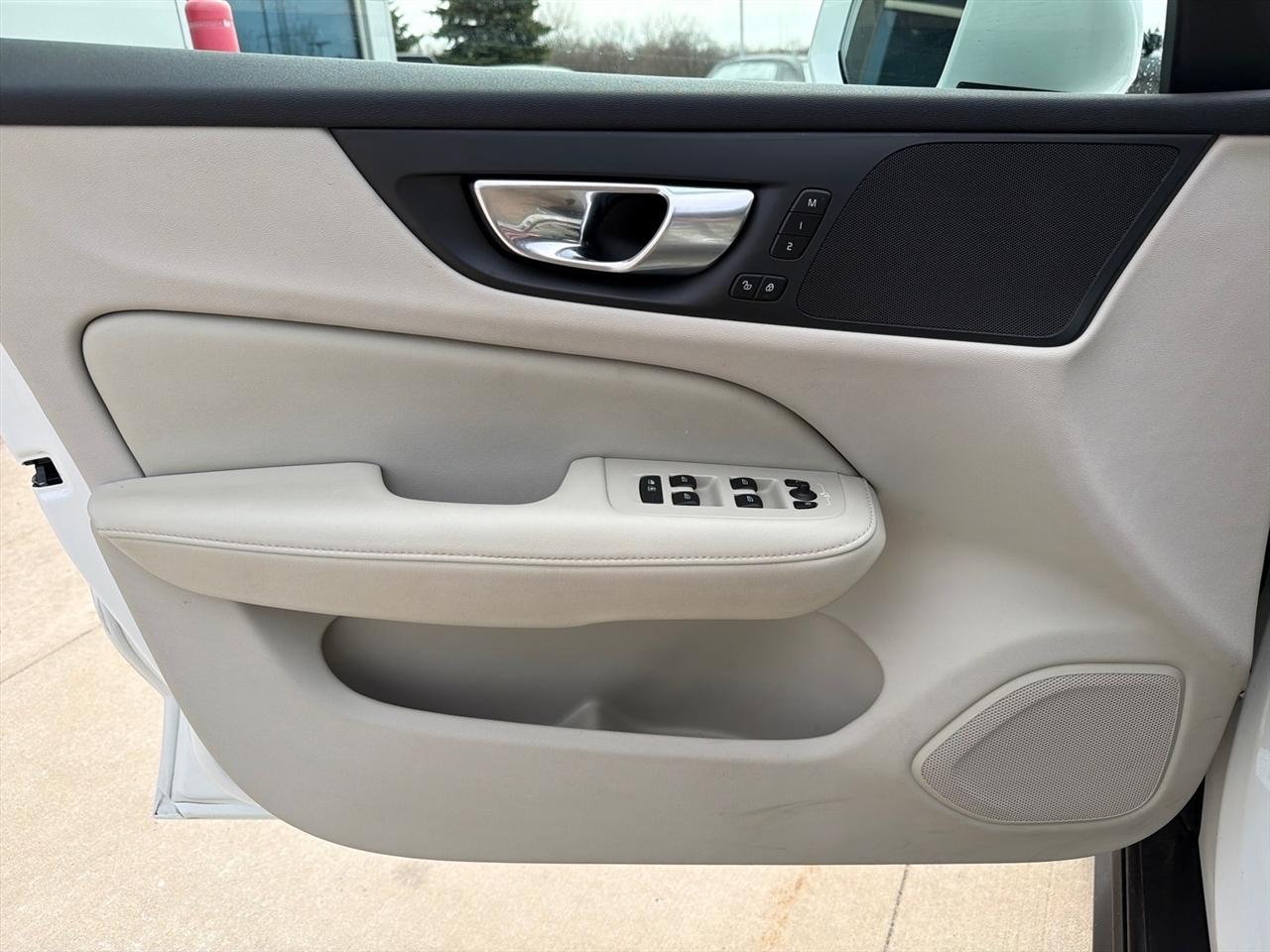 Volvo V60 Cross Country B5 Plus 2025