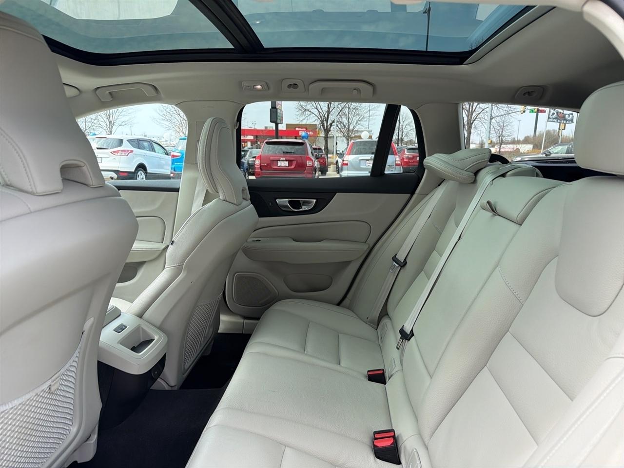 Volvo V60 Cross Country B5 Plus 2025