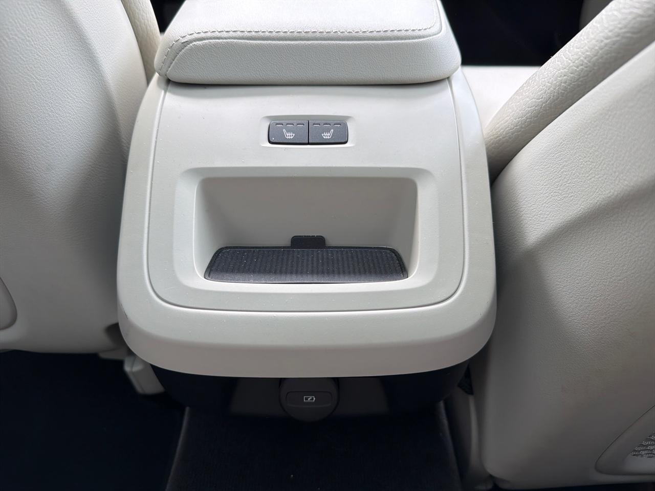 Volvo V60 Cross Country B5 Plus 2025