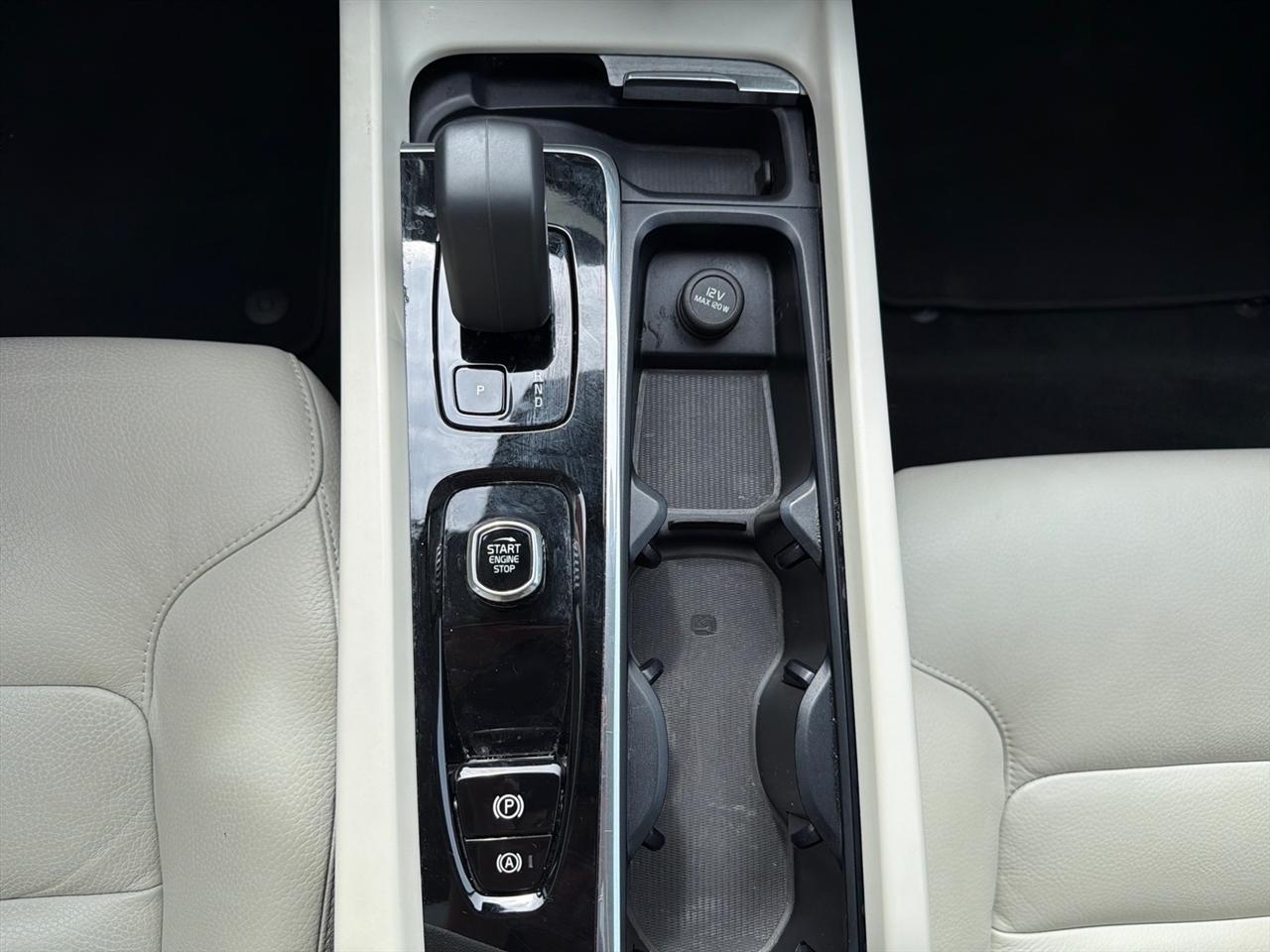 Volvo V60 Cross Country B5 Plus 2025