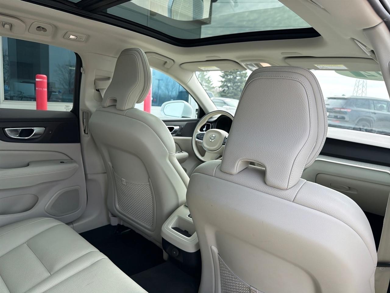 Volvo V60 Cross Country B5 Plus 2025