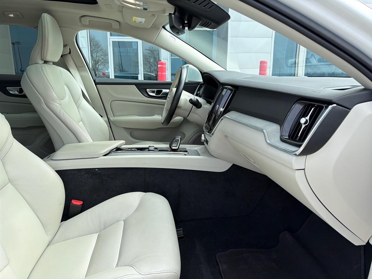 Volvo V60 Cross Country B5 Plus 2025