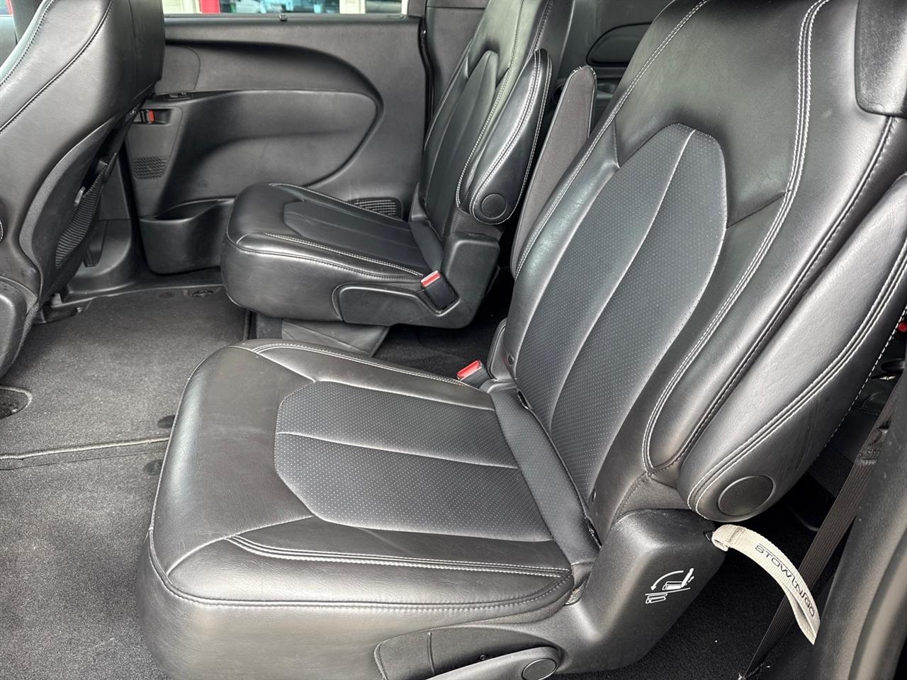 Chrysler Pacifica Select 2025