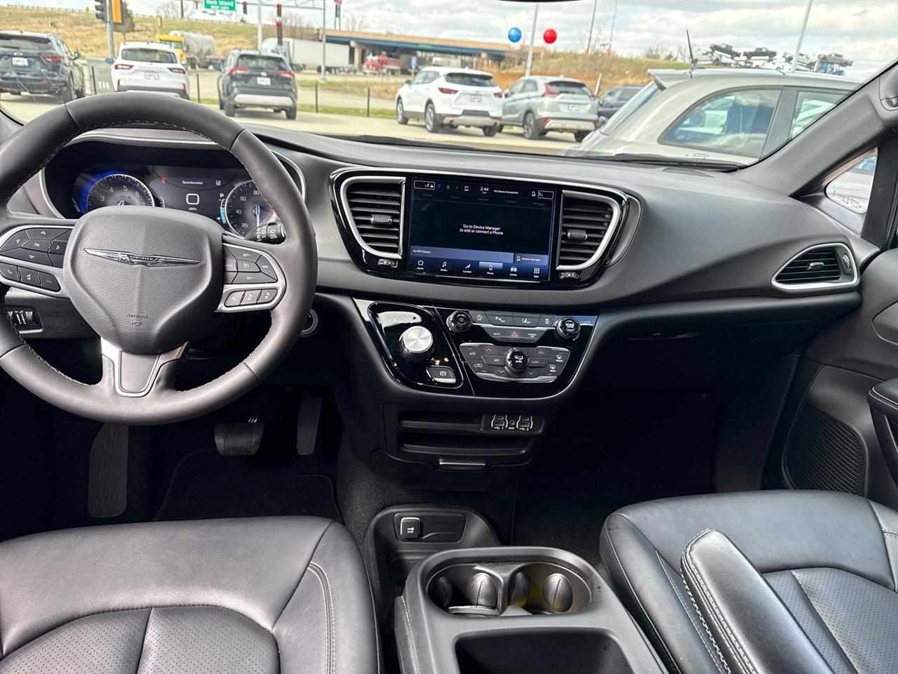 Chrysler Pacifica Select 2025