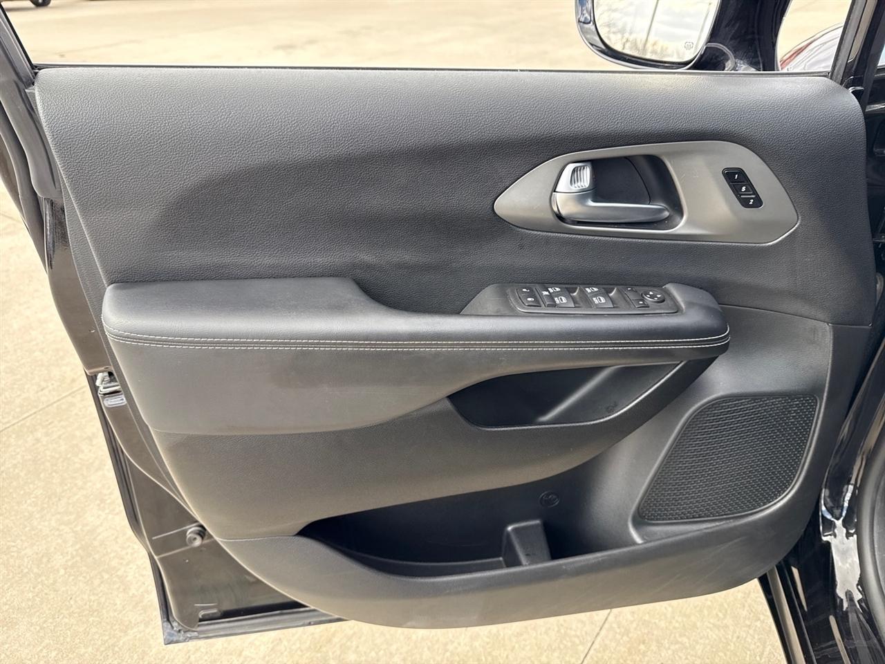 Chrysler Pacifica Select 2025