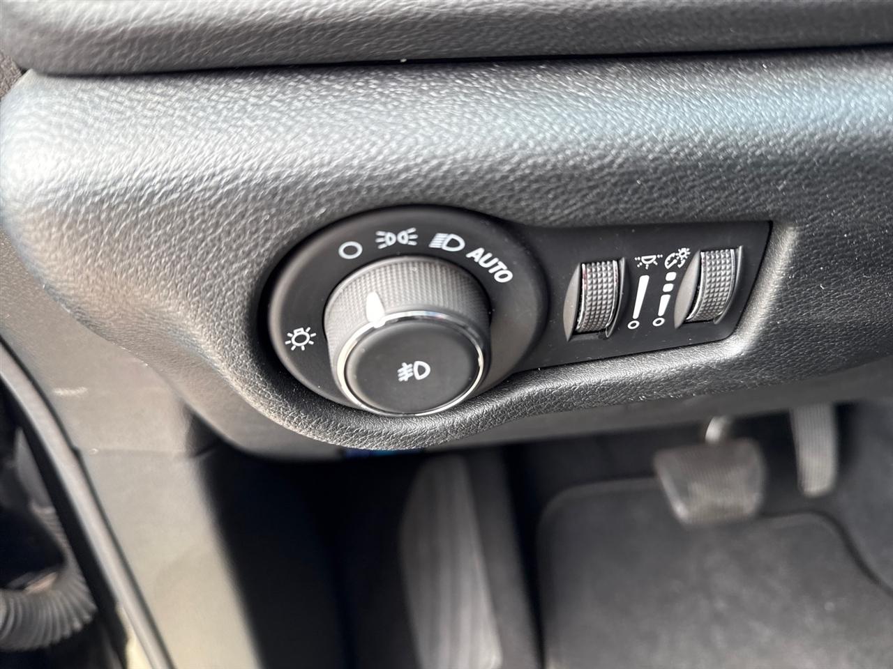 Chrysler Pacifica Select 2025