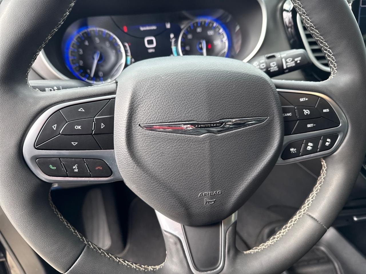 Chrysler Pacifica Select 2025