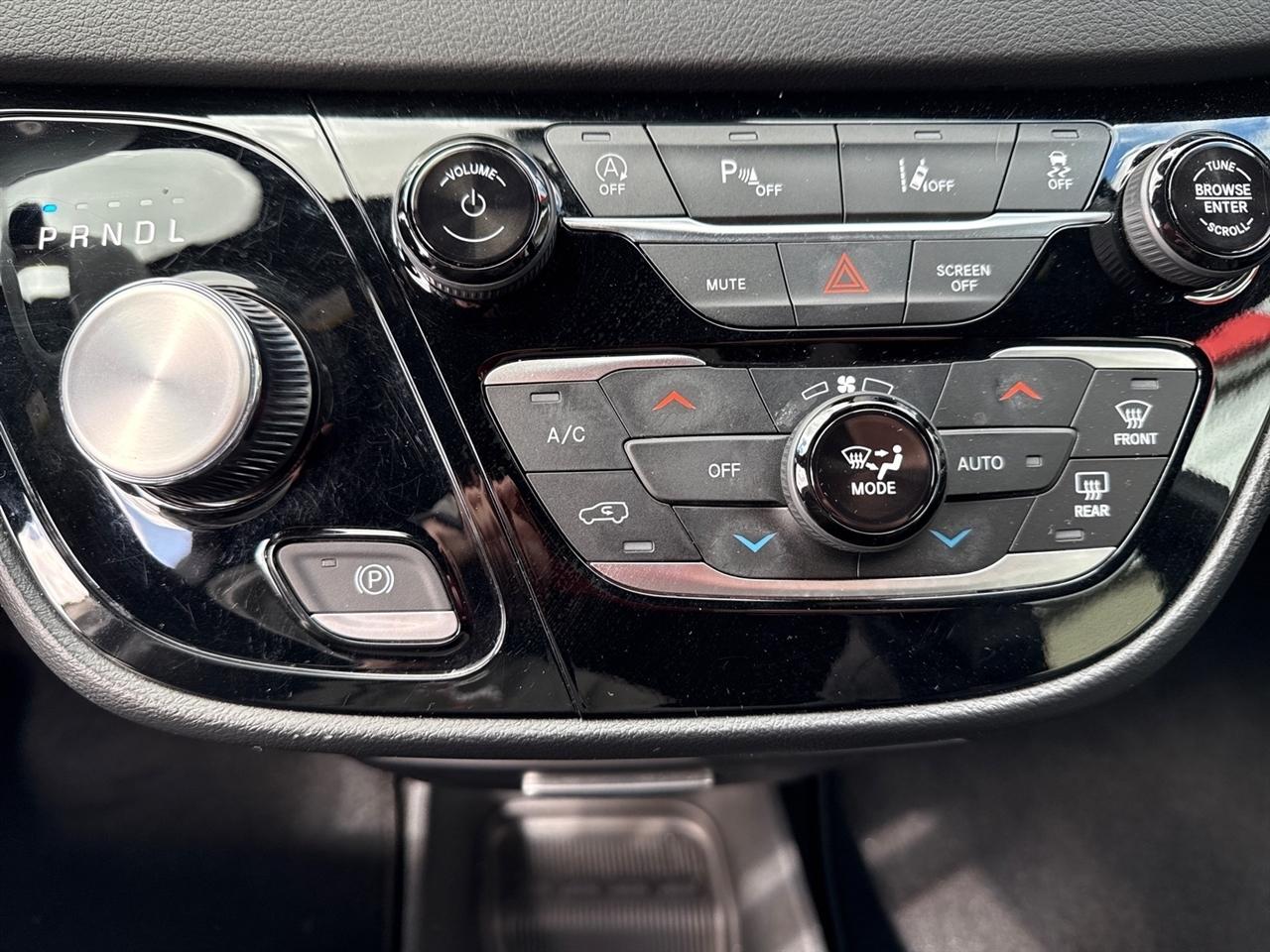 Chrysler Pacifica Select 2025