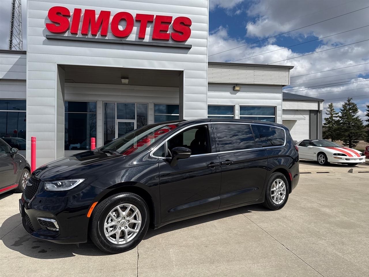 2025 Chrysler Pacifica Select