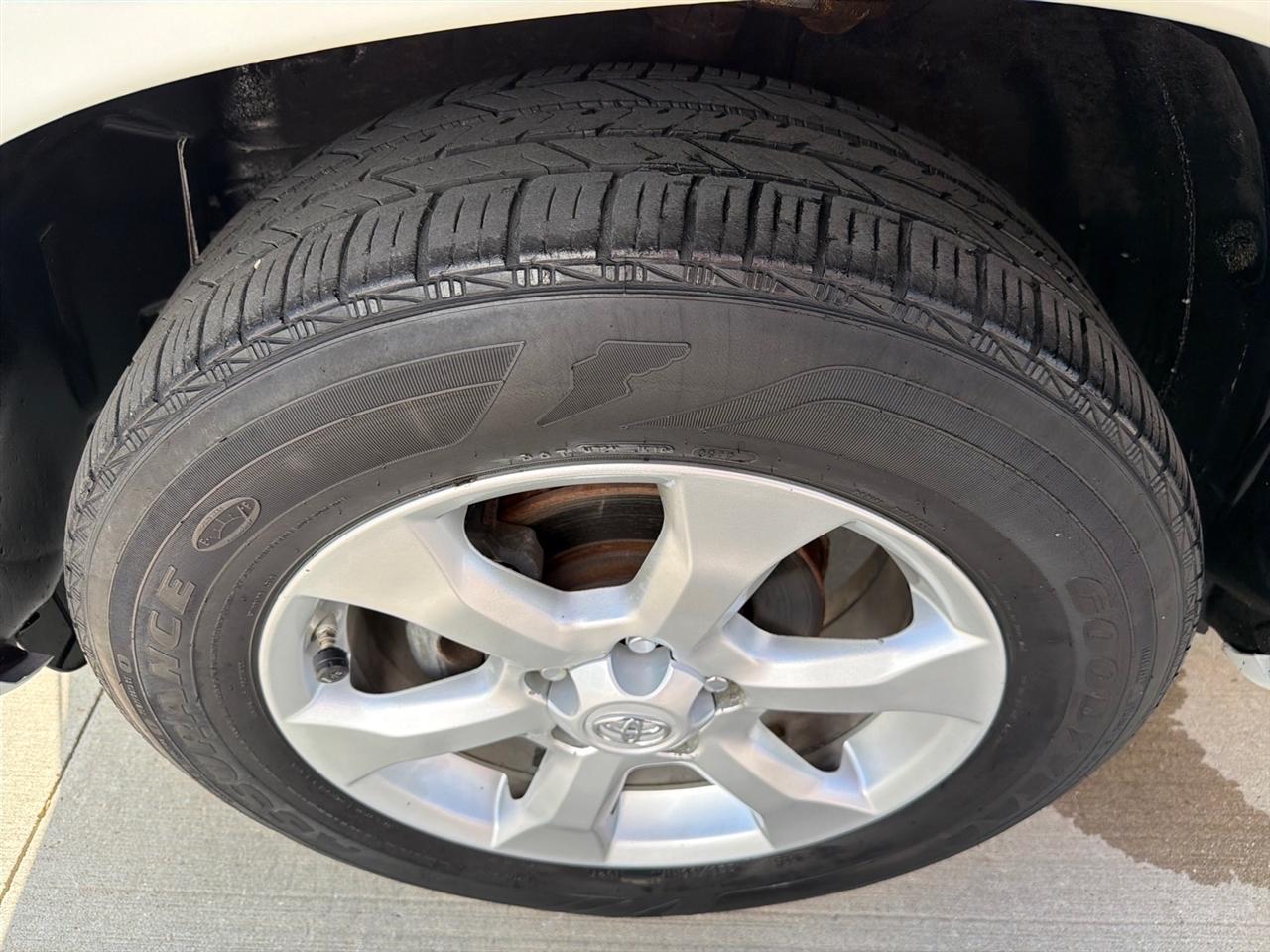 Toyota RAV4 Limited I4 4WD 2012