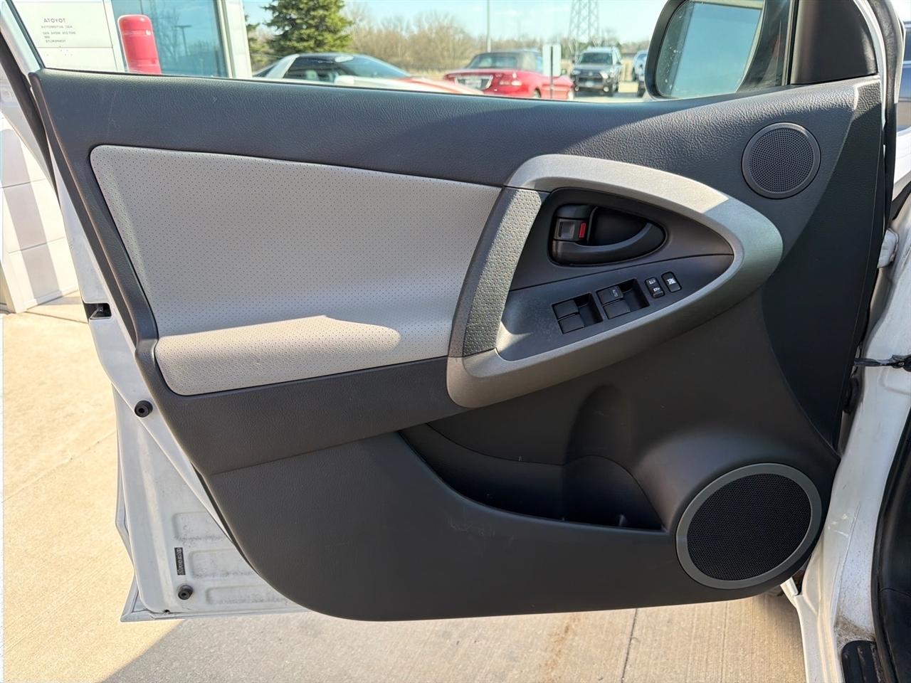 Toyota RAV4 Limited I4 4WD 2012