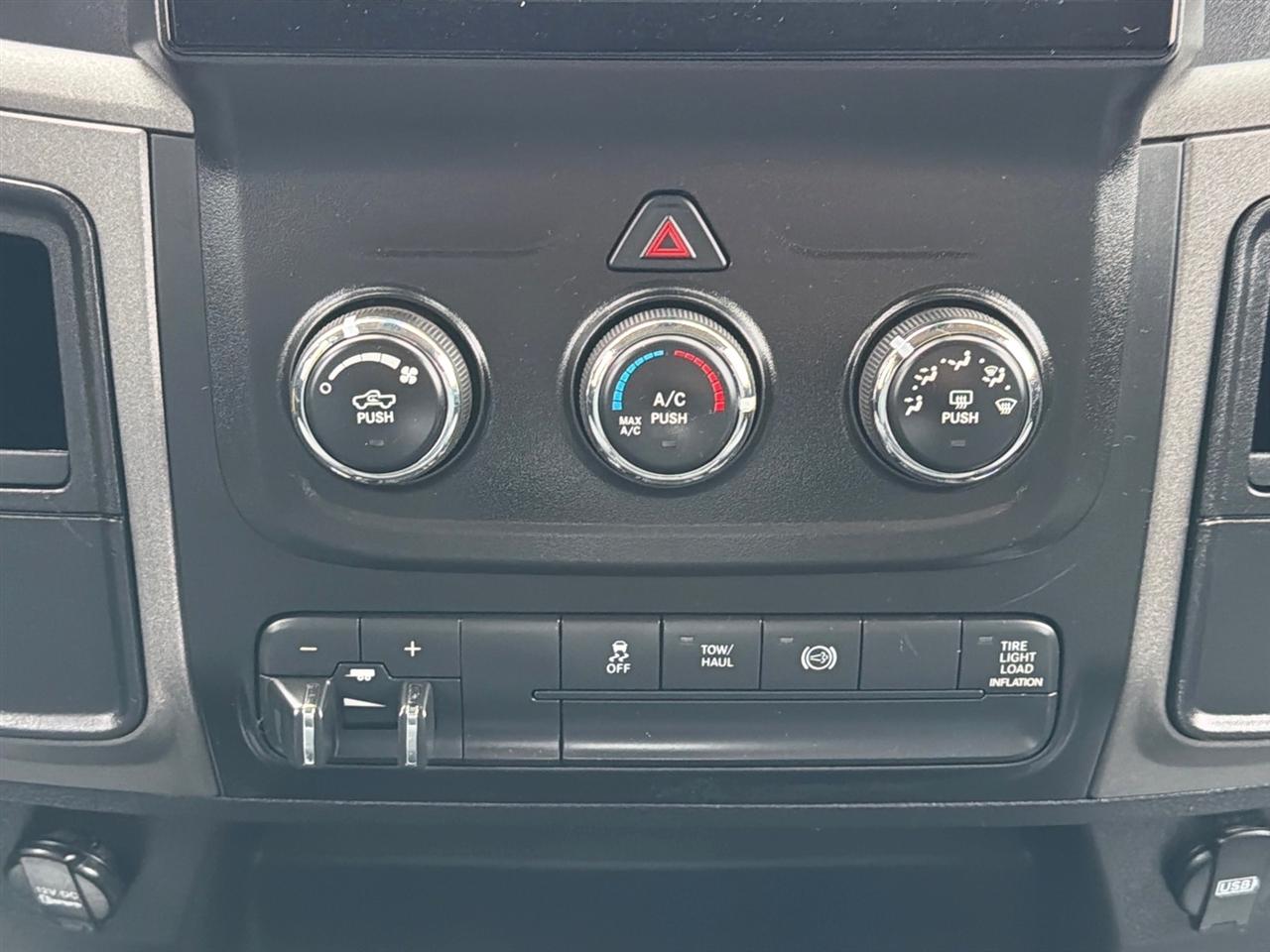 RAM 2500 Tradesman Crew Cab SWB 4WD 2013