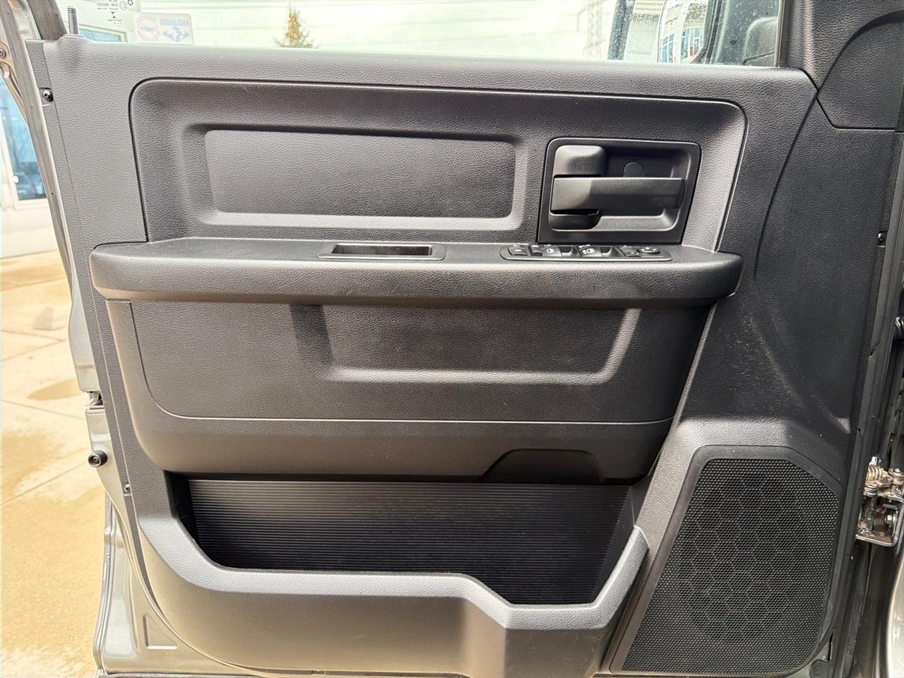 RAM 2500 Tradesman Crew Cab SWB 4WD 2013