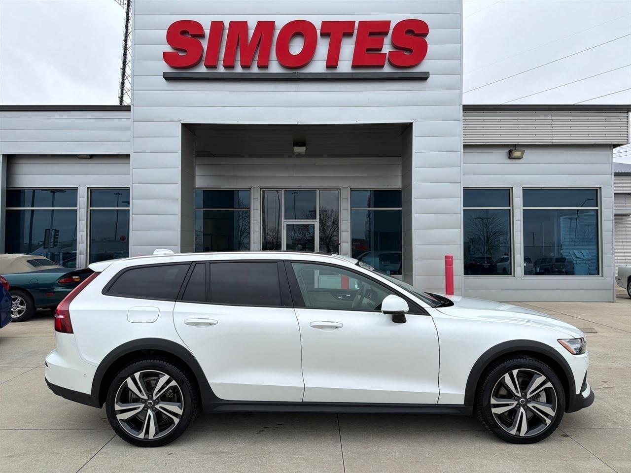 Volvo V60 Cross Country B5 Plus 2025