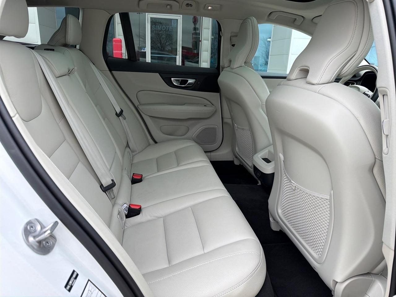 Volvo V60 Cross Country B5 Plus 2025