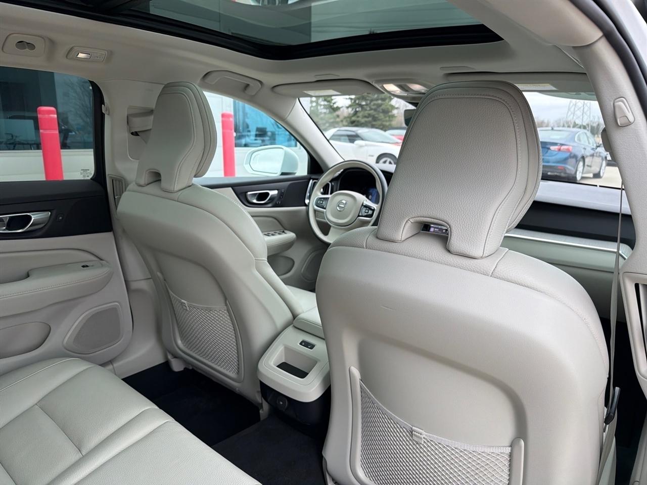 Volvo V60 Cross Country B5 Plus 2025