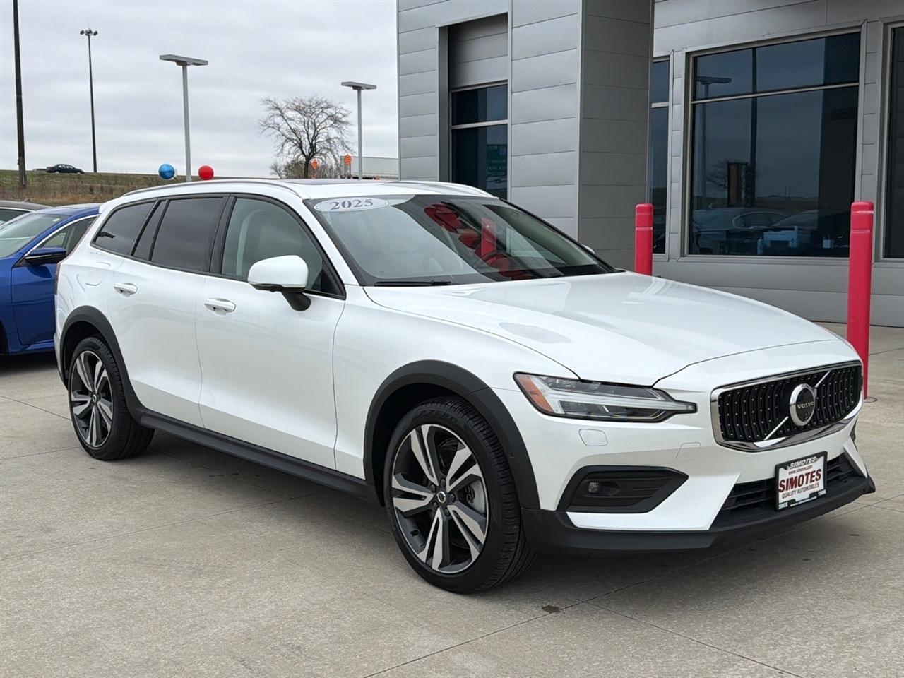 Volvo V60 Cross Country B5 Plus 2025