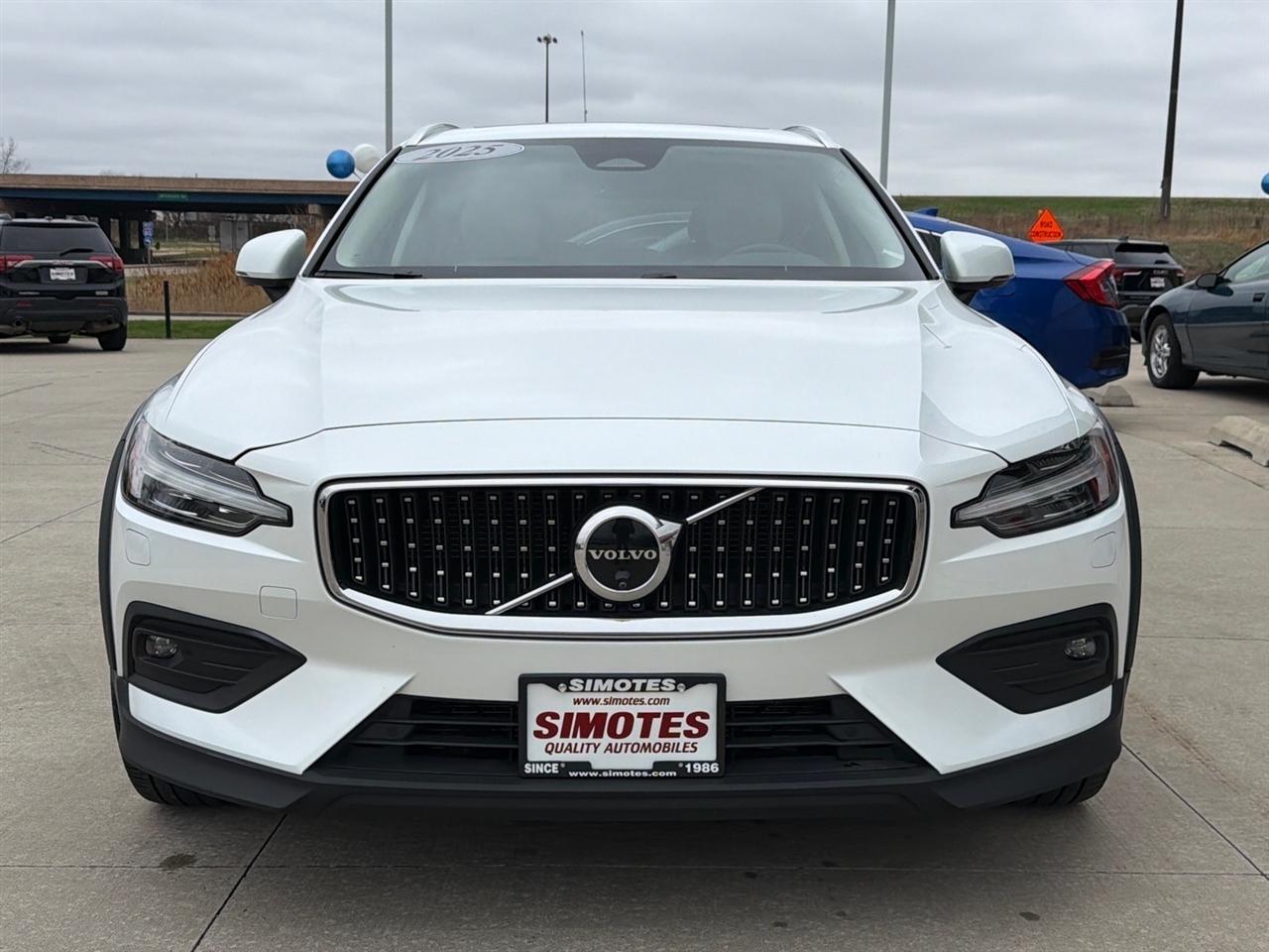 Volvo V60 Cross Country B5 Plus 2025
