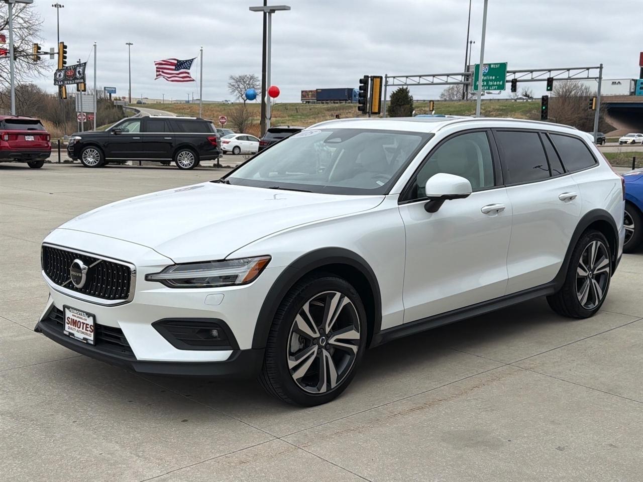 Volvo V60 Cross Country B5 Plus 2025