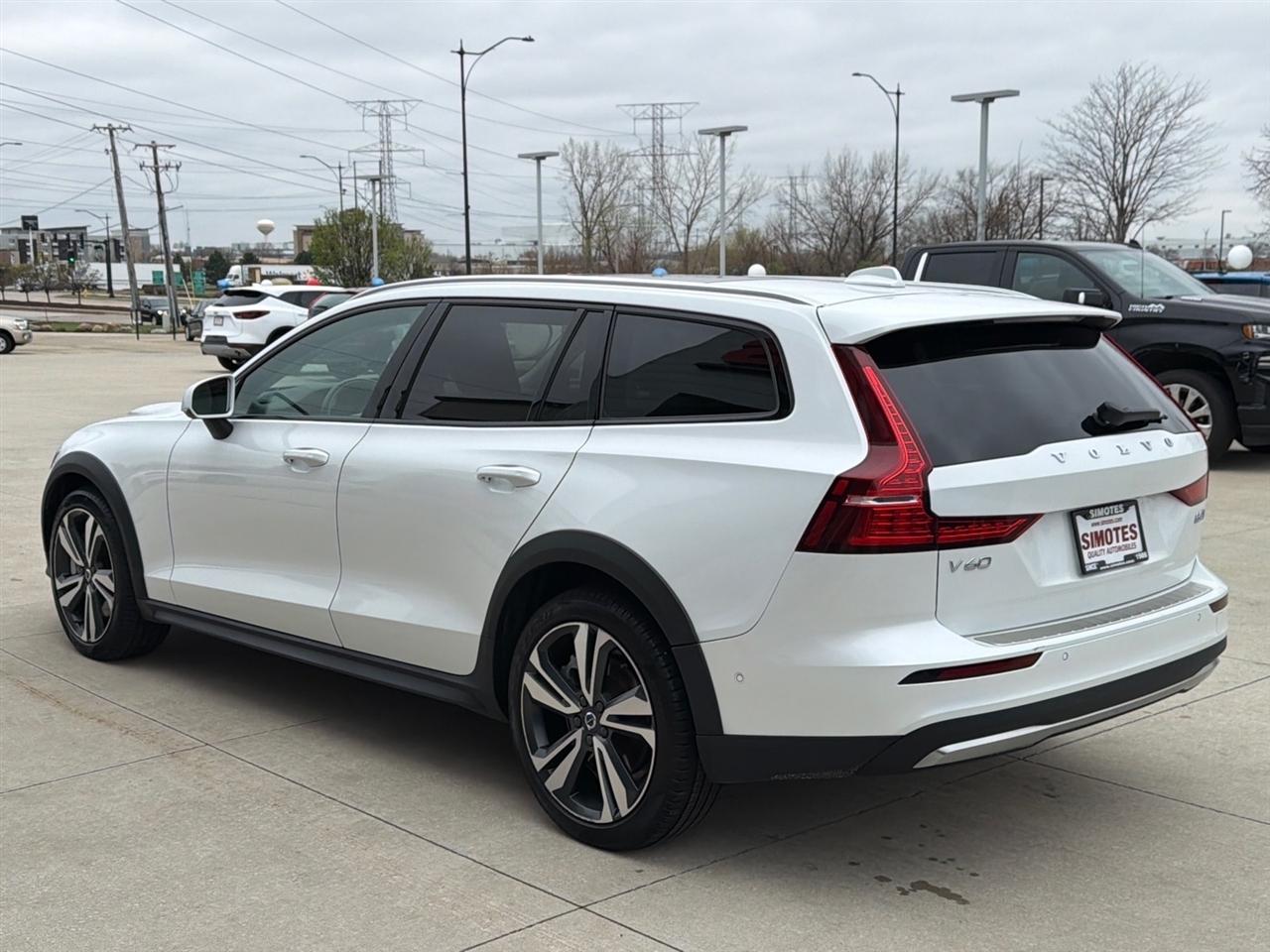 Volvo V60 Cross Country B5 Plus 2025