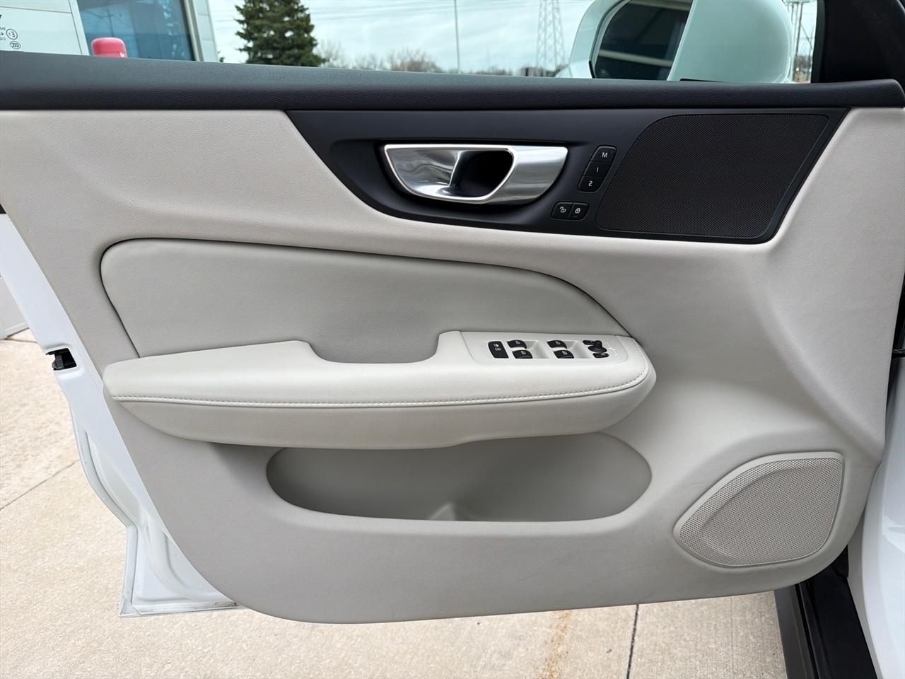 Volvo V60 Cross Country B5 Plus 2025