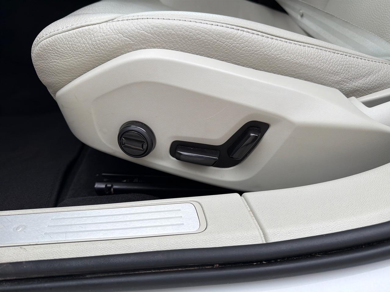 Volvo V60 Cross Country B5 Plus 2025