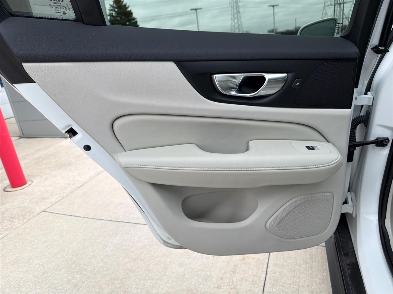 Volvo V60 Cross Country B5 Plus 2025