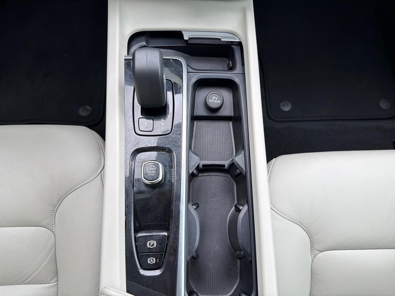 Volvo V60 Cross Country B5 Plus 2025