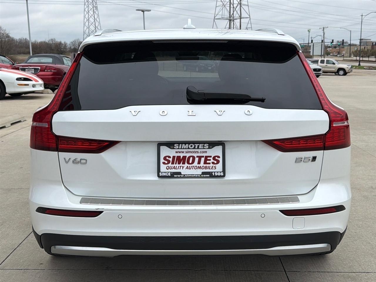 Volvo V60 Cross Country B5 Plus 2025