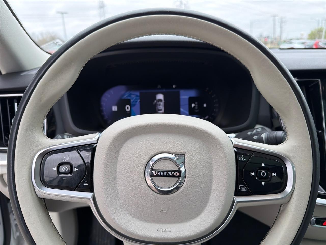 Volvo V60 Cross Country B5 Plus 2025