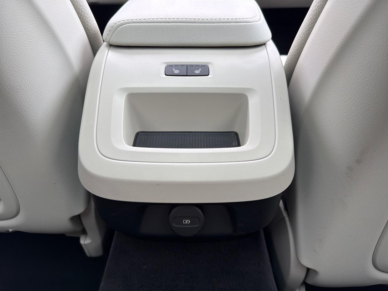 Volvo V60 Cross Country B5 Plus 2025