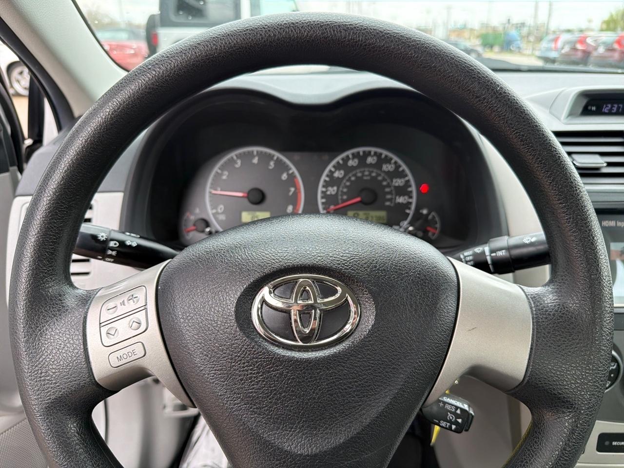 Toyota Corolla LE 4-Speed AT 2012