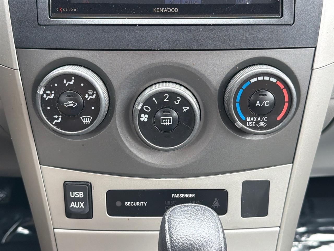 Toyota Corolla LE 4-Speed AT 2012