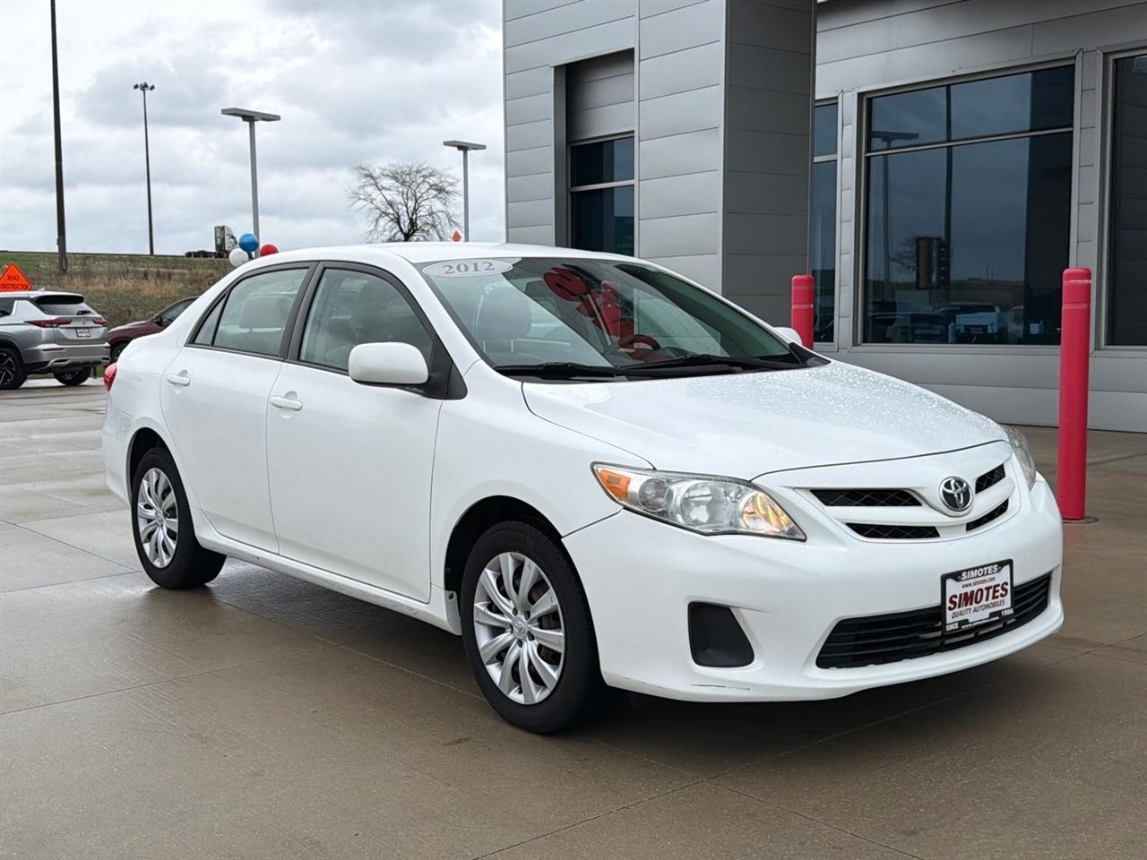 Toyota Corolla LE 4-Speed AT 2012