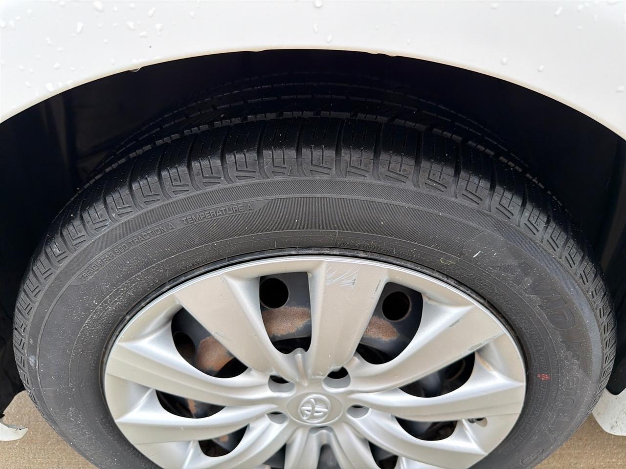 Toyota Corolla LE 4-Speed AT 2012