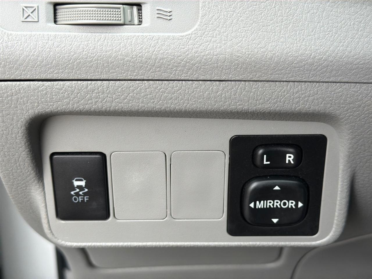 Toyota Corolla LE 4-Speed AT 2012