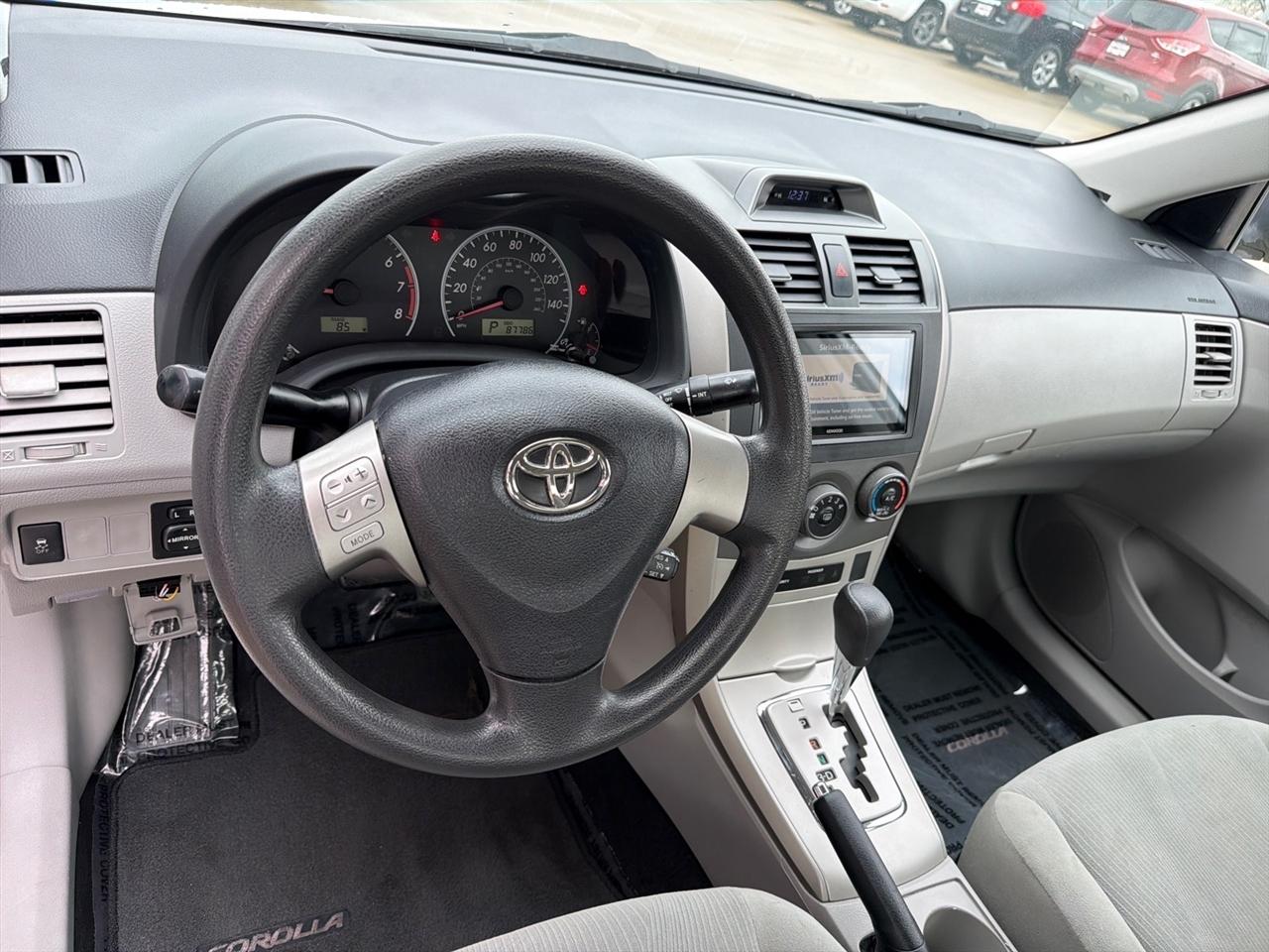 Toyota Corolla LE 4-Speed AT 2012